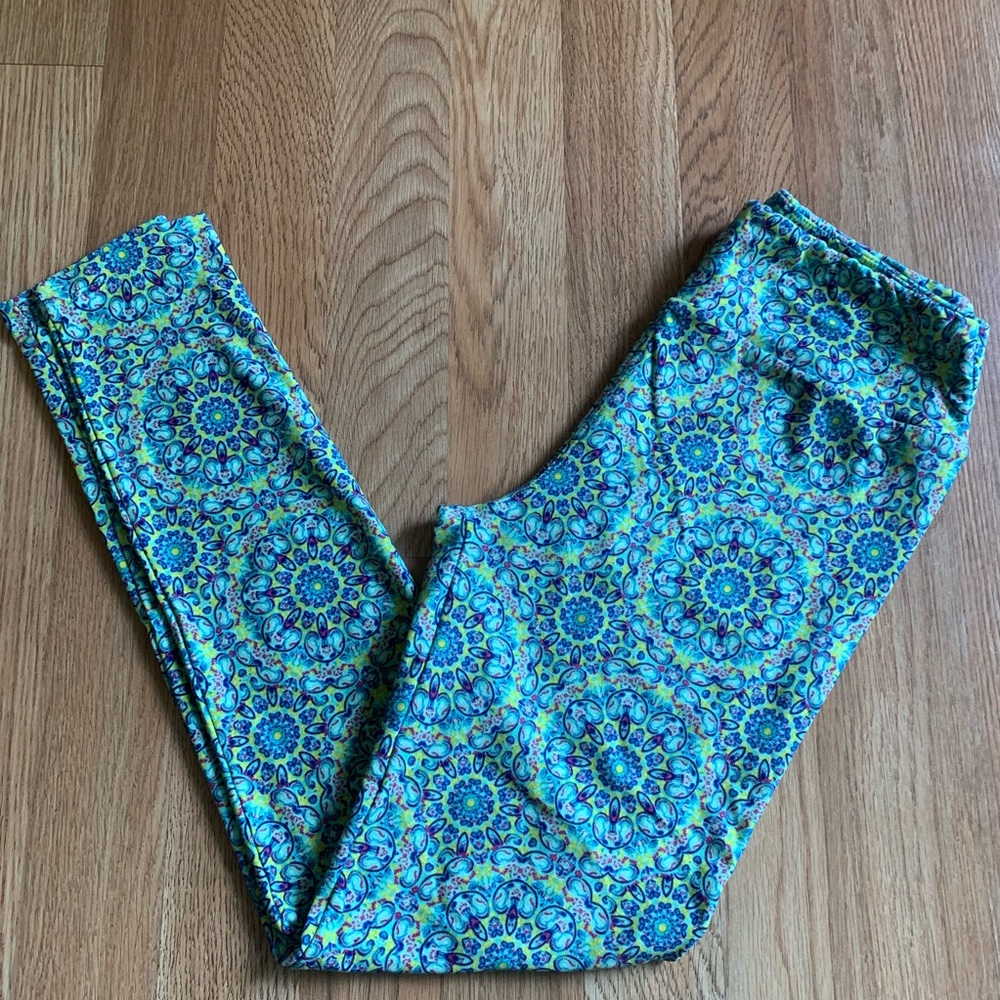 Kaleidoscope lularoe OS leggings